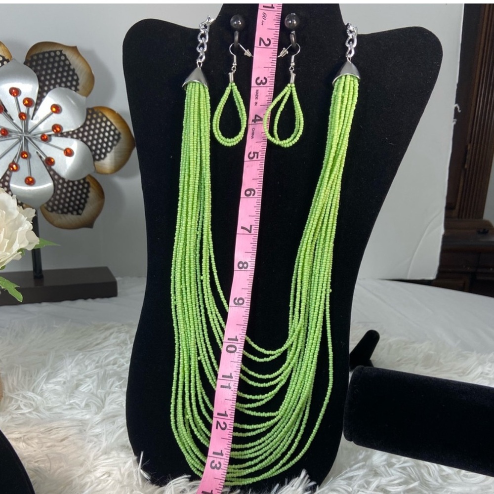 ✨ Retro Green Beaded Necklace & Earring Set ✨ - Picture 5 of 5